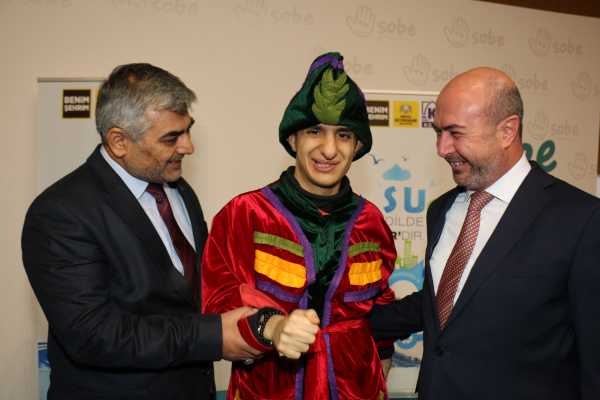 OTİZMLİ İKİZLERİN HACİVAT-KARAGÖZ OYUNU…