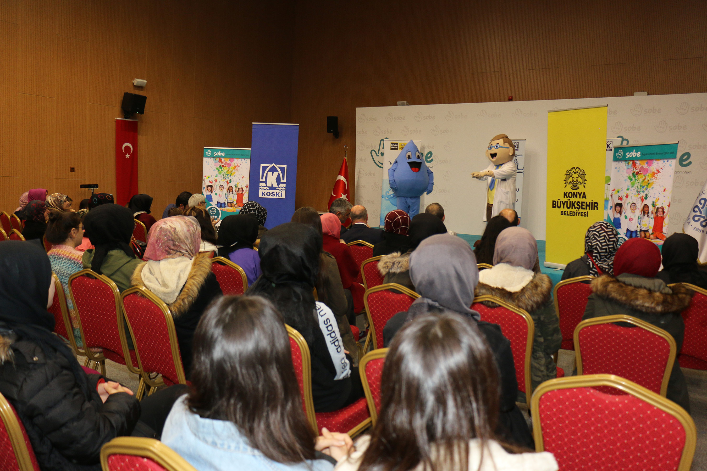 OTİZMLİ İKİZLERİN HACİVAT-KARAGÖZ OYUNU