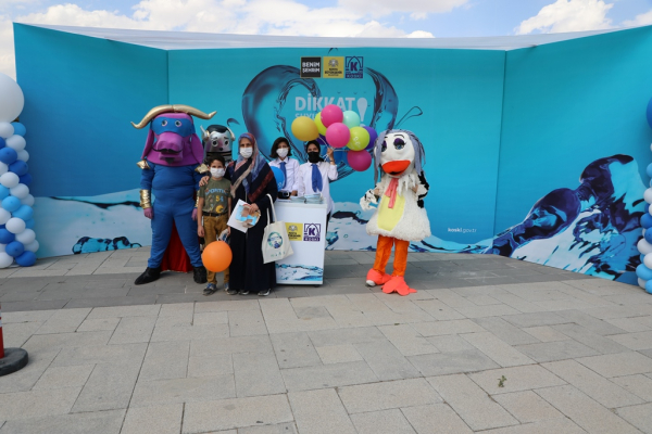 SU ELÇİLERİ TIRI KONYA’DA ÇOCUKLARLA BULUŞTU